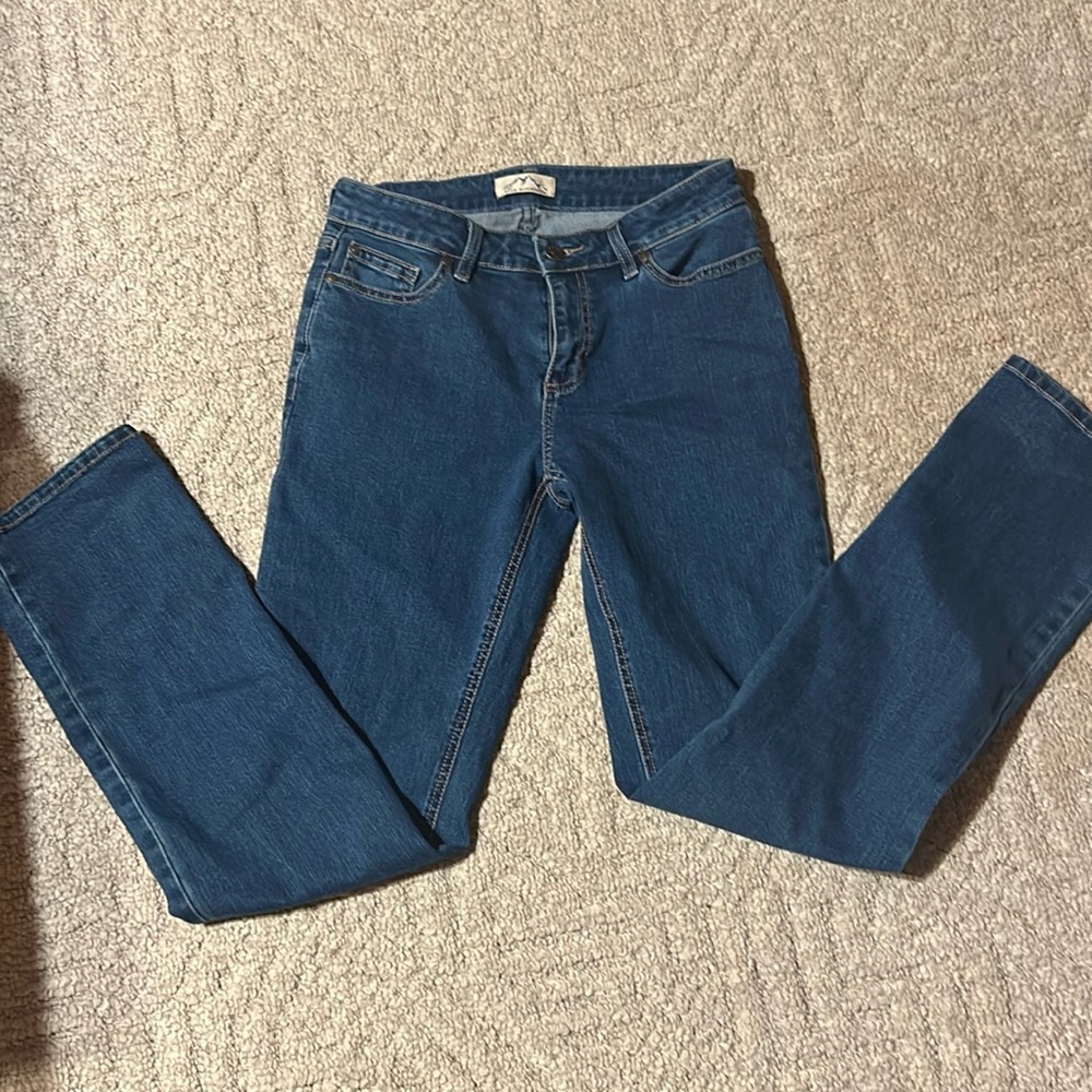 Women’s Blue Mountain straight leg Jean size 6